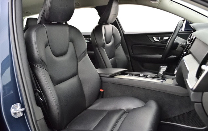 Volvo V60 cena 118998 przebieg: 92700, rok produkcji 2018 z Poznań małe 497